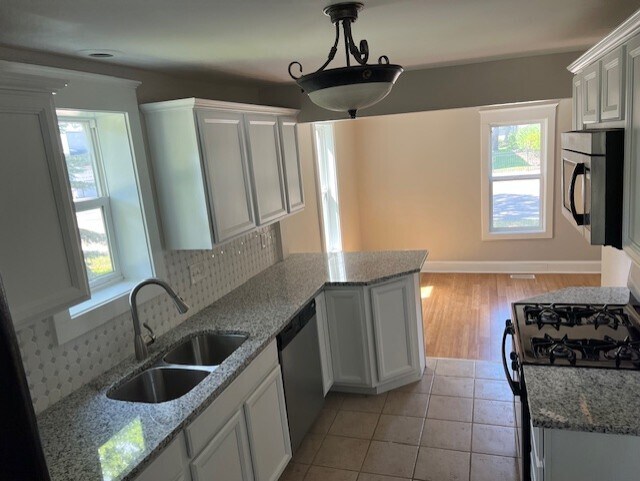 Granite countertops - 726 Randolph Ave