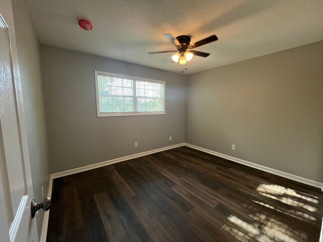 Foto del edificio - 2213 Jonathan Dr NW