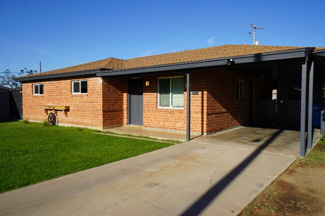 Building Photo - 3418 N 24th Ave