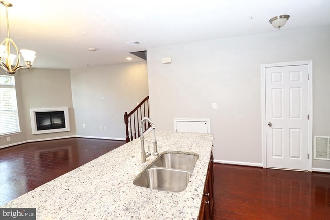 Building Photo - 8113 Mission Hill Pl