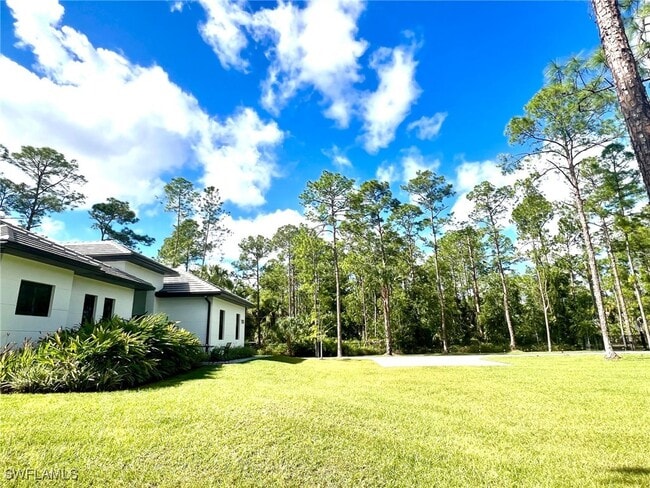 Building Photo - 510 12th Ave NE