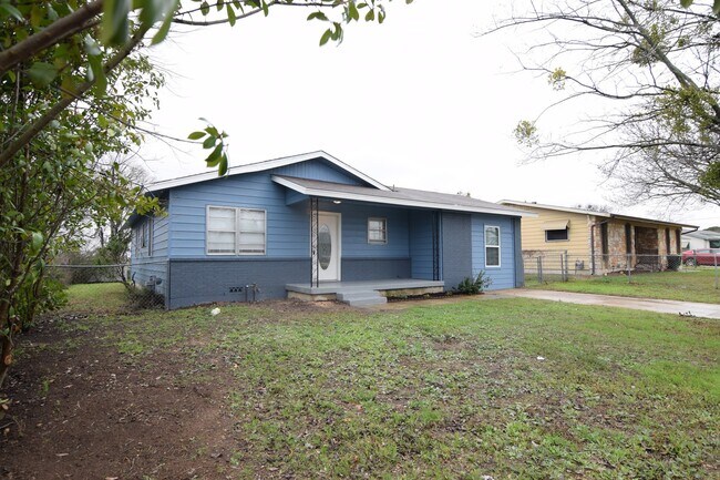 Foto del edificio - 807 Haynes Dr
