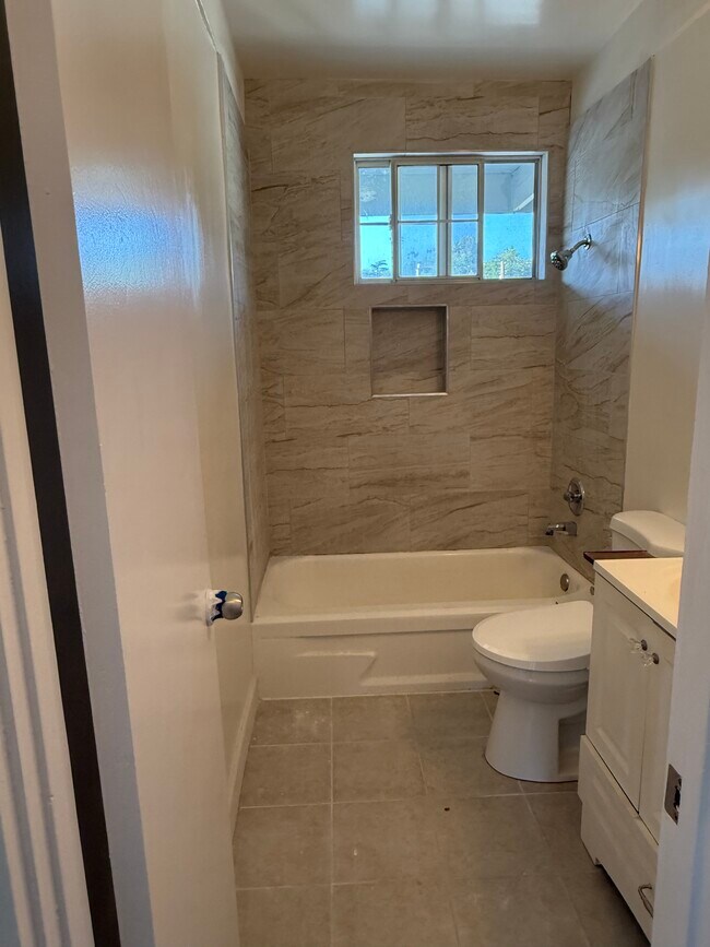 Foto del edificio - 1929 N Commonwealth Ave