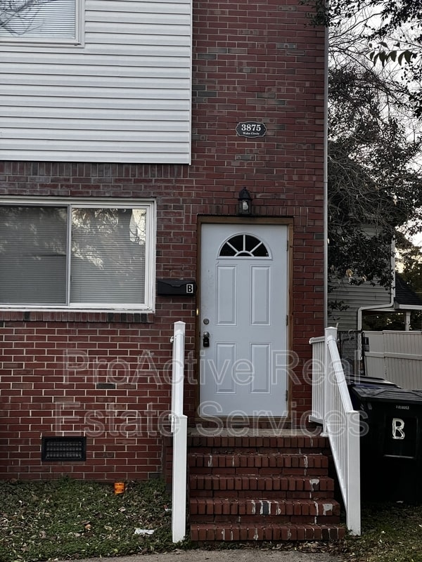 Building Photo - 3875 Wake Cir