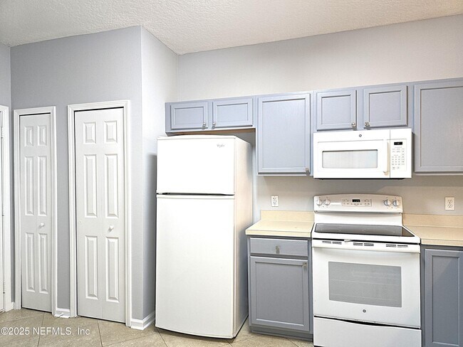 Foto del edificio - 824 Southern Creek Dr