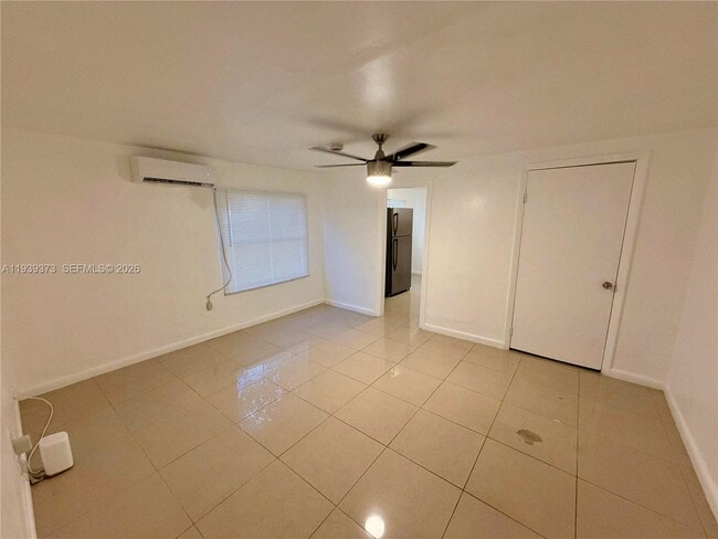 Building Photo - 548 NW 30th St