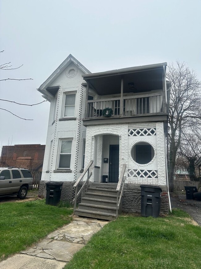 Building Photo - 10525 Earle Ave