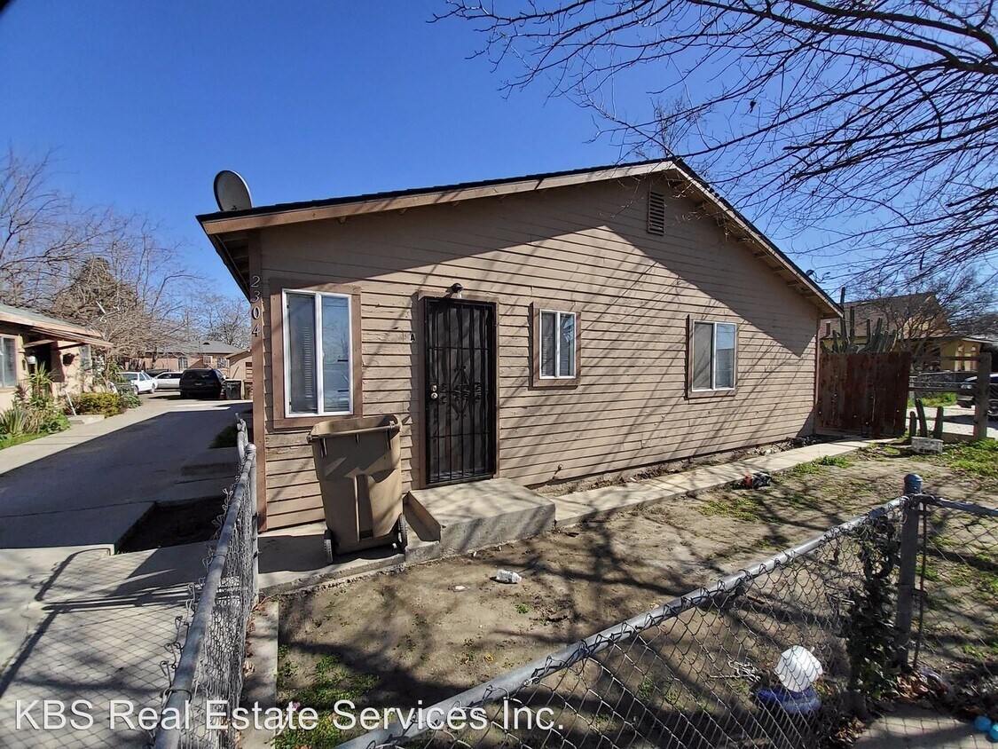 Primary Photo - 2300-2304 S I St