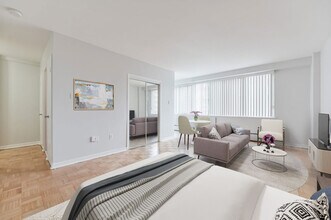 Building Photo - 48 Isabella St