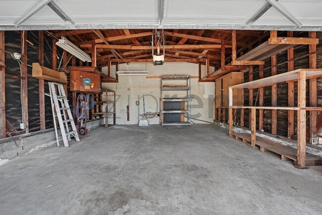Building Photo - Unit