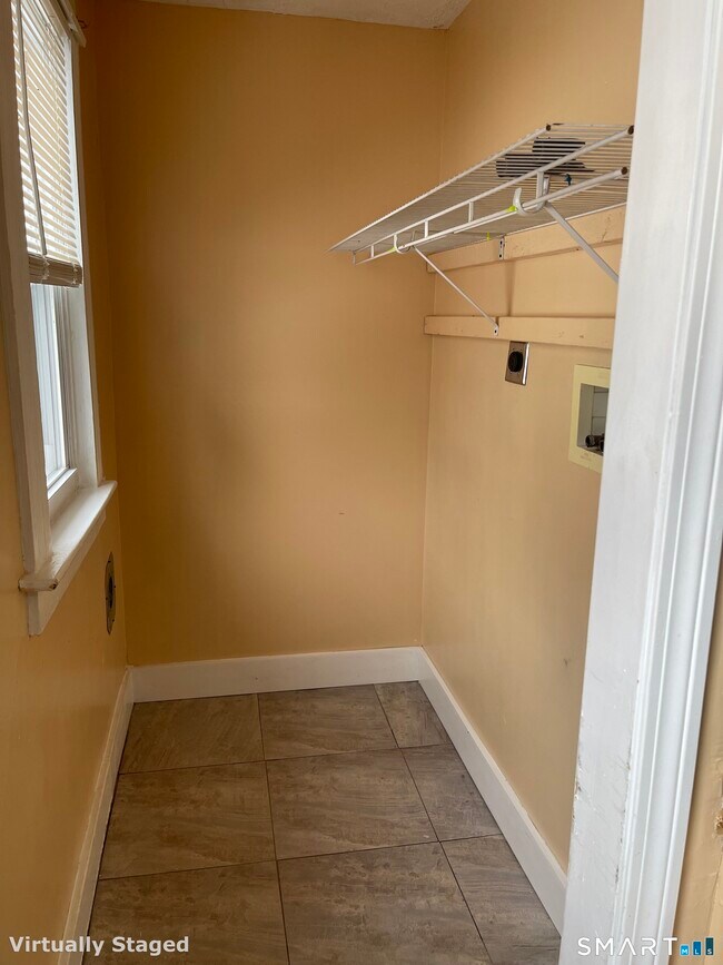 Building Photo - 114 Judd St