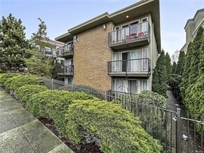 Building Photo - 1016 6th Ave N