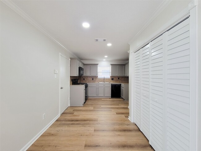 Building Photo - 3658 Villa Glen Dr