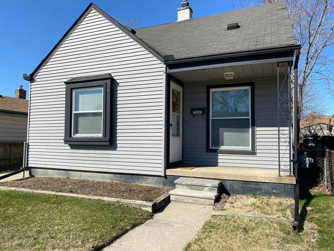 Foto principal - 23045 Harding Ave