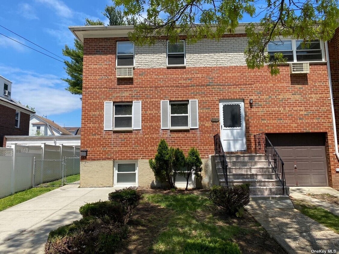 Primary Photo - 209-11 41st Ave