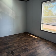 Building Photo - 475 Landis Ln