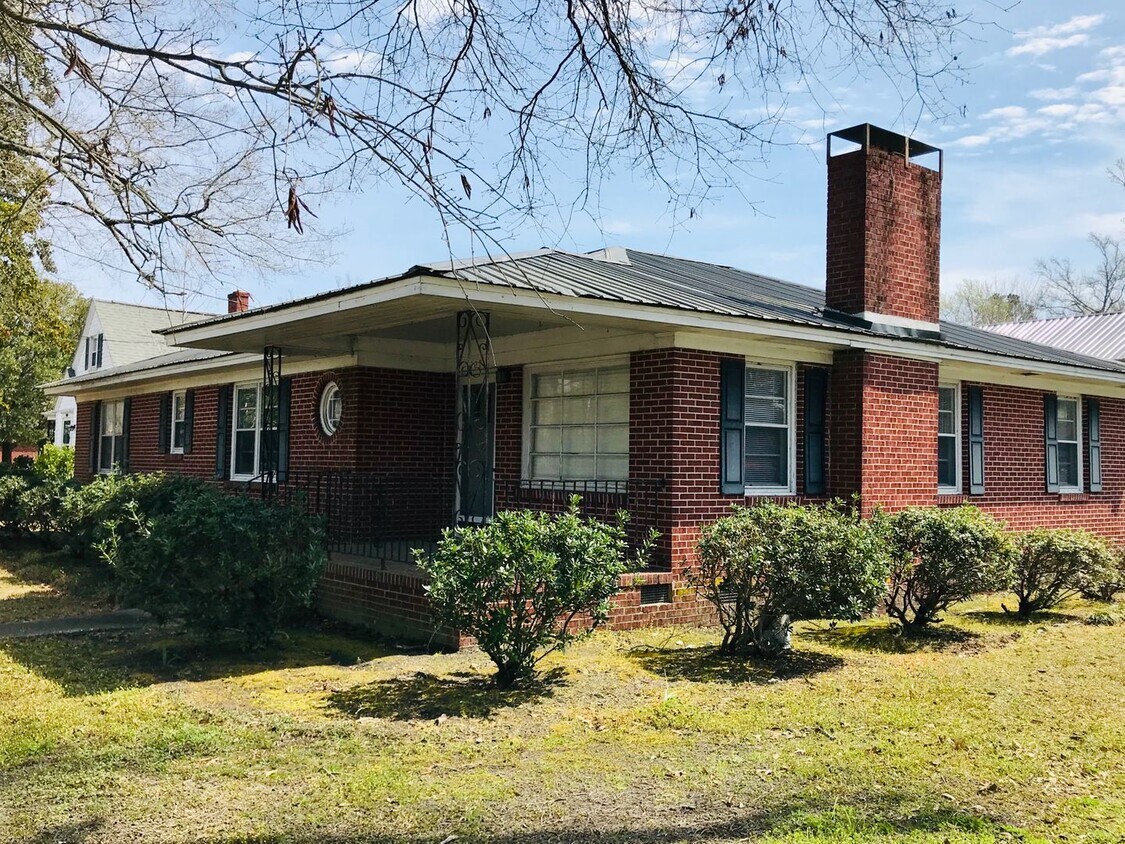 Foto principal - Rare Gem! Spacious and fantastic updated o...