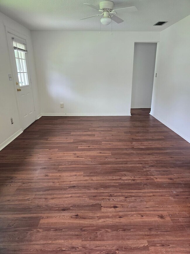 Building Photo - Adorable 2/1 House near Downtown Inverness!!!