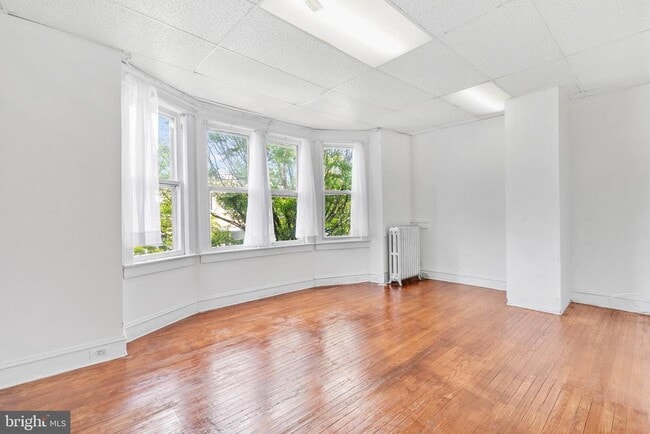 Building Photo - 522 Monmouth St