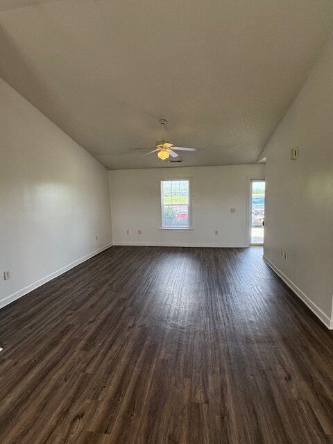 Foto del edificio - 4676 Weyerhaeuser Rd