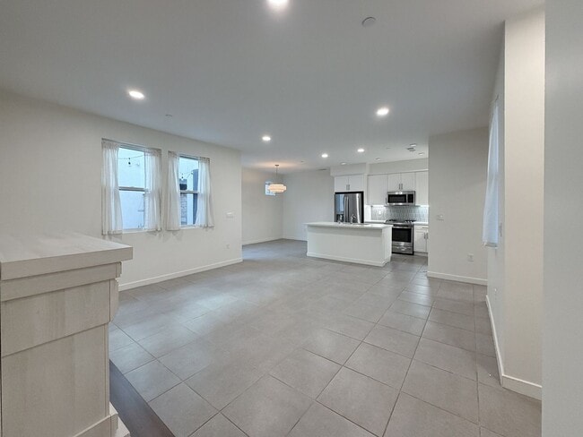 Foto del edificio - 1568 E Thompson Blvd