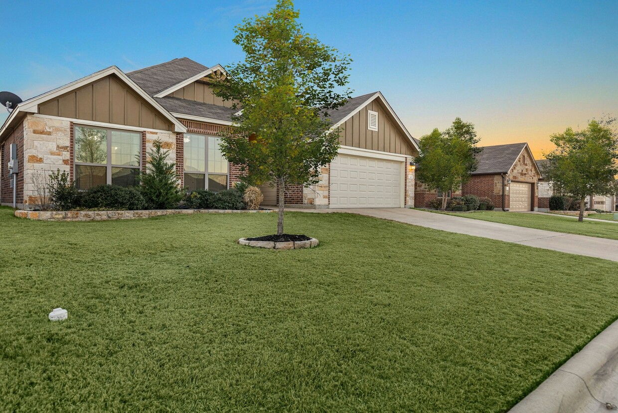 Primary Photo - 605 Coventry Dr