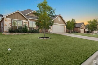 Building Photo - 605 Coventry Dr
