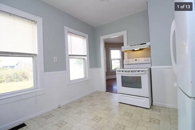 Building Photo - 1060 Forest Ave