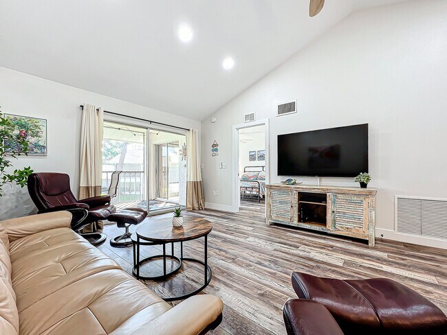 Foto del edificio - 1407 Pine Lake Dr