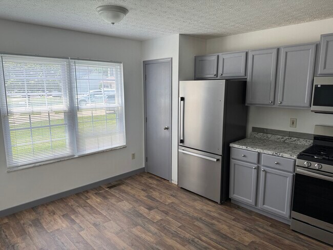 Foto del edificio - 475 Broadview Ct