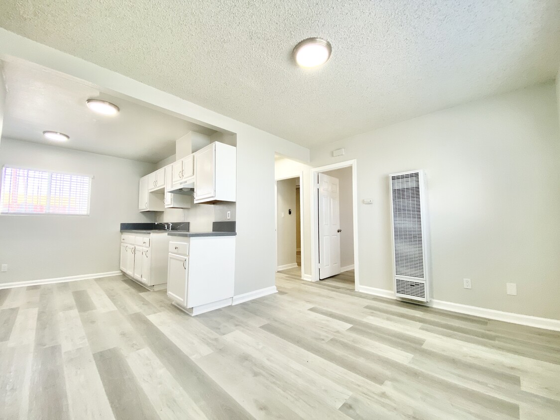 Foto principal - 7711 S San Pedro St