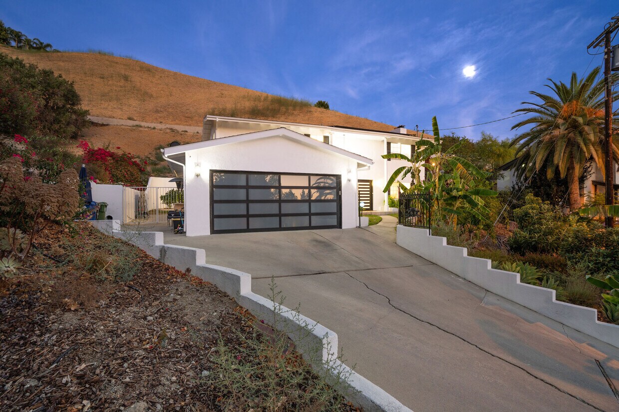 23228 Cass Ave, Woodland Hills, CA 91364 House Rental in Woodland