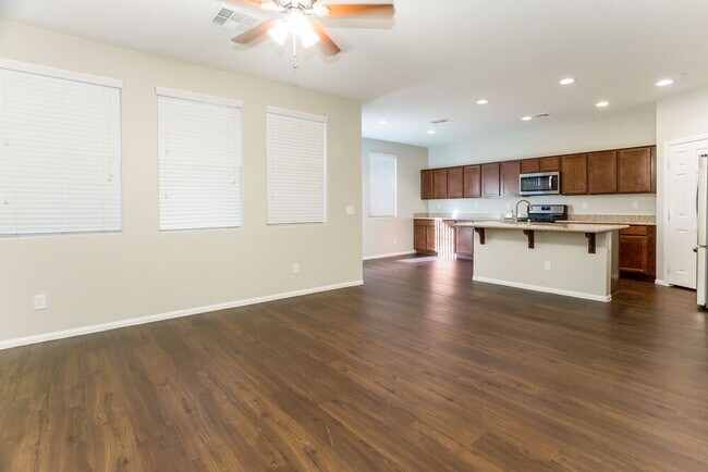 Foto del edificio - 10232 Ruggles Mansion Ave