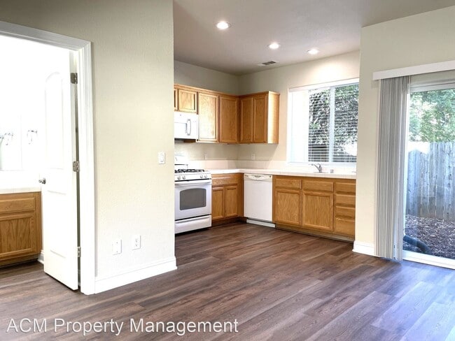 Building Photo - 2 br, 1.5 bath House - 124 Iron Horse Place