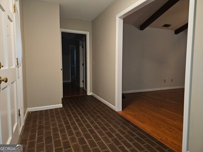 Building Photo - 313 Palomino Path
