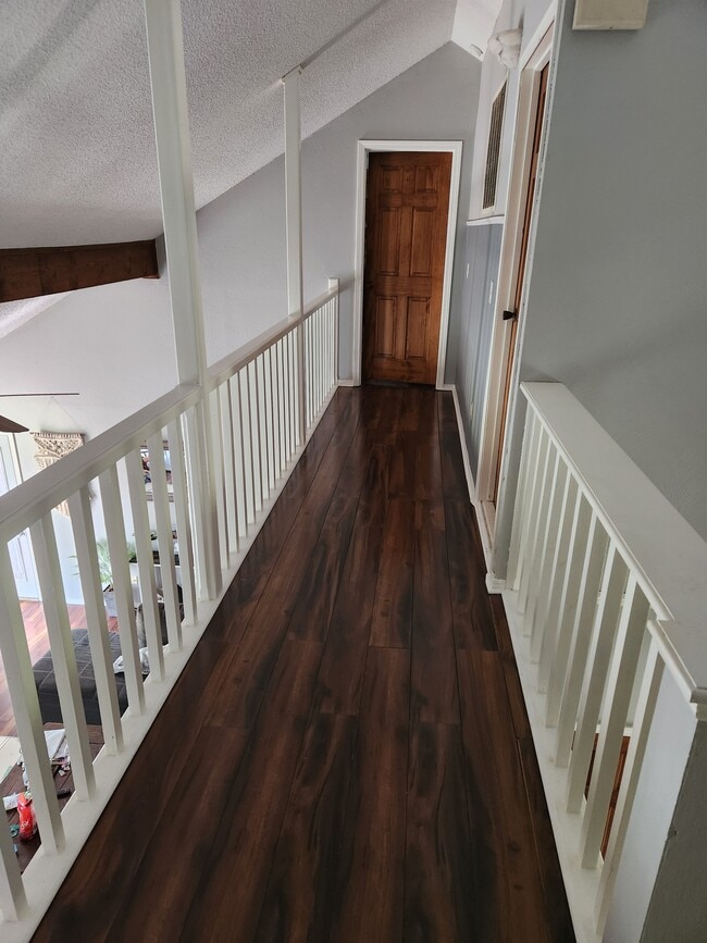 Building Photo - 1310 Knob Hill