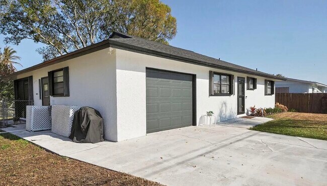 Foto del edificio - 4543 SE Dryfus Ave