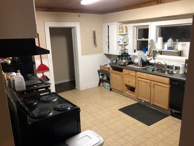 Foto del edificio - 1242 Old Bristol Rd