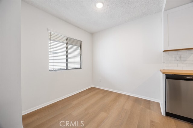 Building Photo - 117 S Ave 54