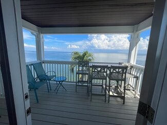 Building Photo - 5200 Coquina Key Dr SE