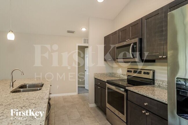 Foto del edificio - 18536 Spruce Dr W