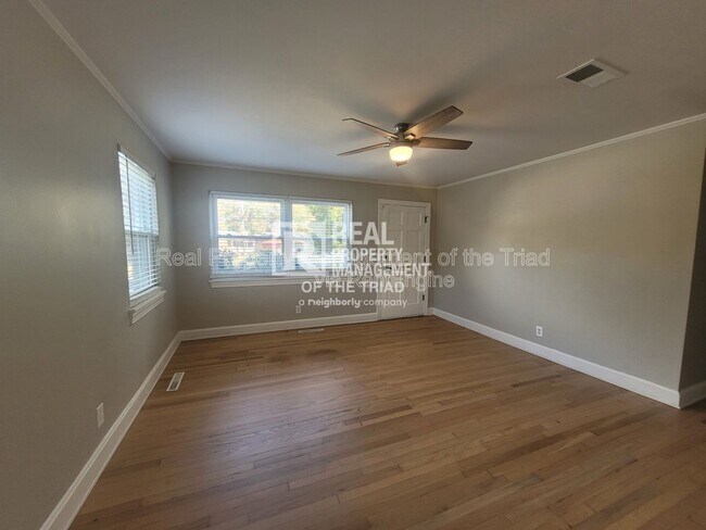 Foto del edificio - 593 Kinard Dr NE