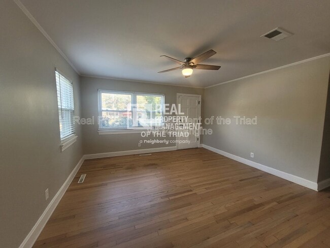 Photo - 593 Kinard Dr NE House