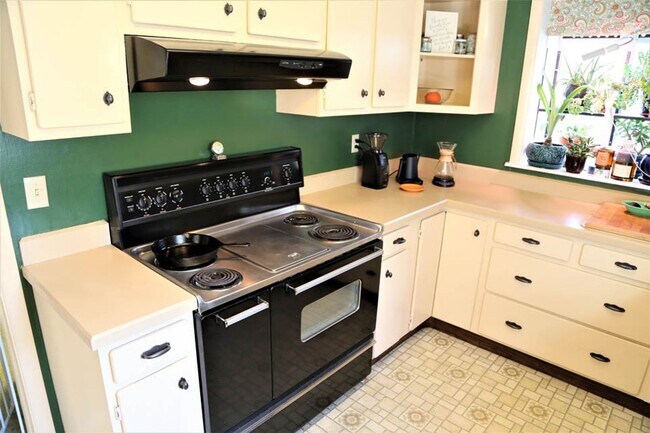 Building Photo - 5 minutes to OSU, 2 bed 2 bath