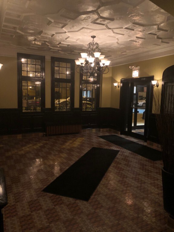 Foto del edificio - 846 W Montrose Ave