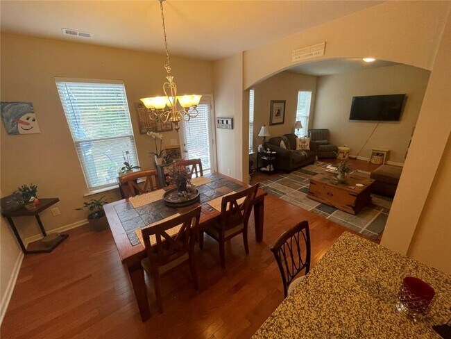 Building Photo - 3526 Castleberry Village Cir