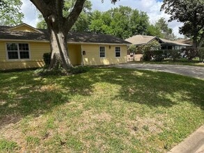 Building Photo - 10101 Rebel Rd