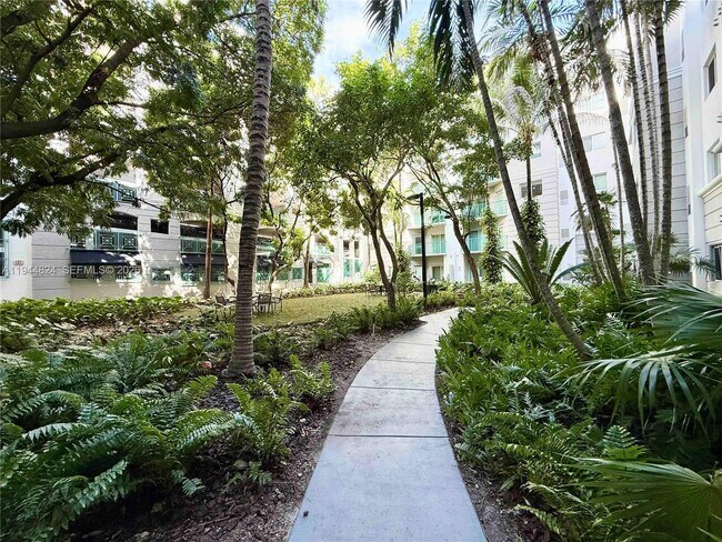 Building Photo - 6001 SW 70th St