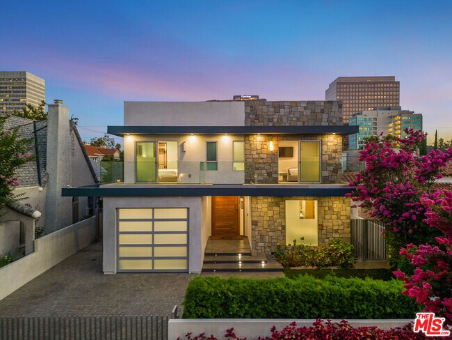 Foto del edificio - 6410 Lindenhurst Ave