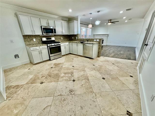 Foto del edificio - 1421 Thornhill Ln